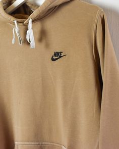 Label size Medium Recommended size Medium How it fits Snug Pit to pit 23″ Shoulder to bottom 26″ Flaws See products images Material Cotton Era 10s+ Colour Brown Brown Nike Hoodie, Vintage Clothing Online, Nike Hoodie, Uk Fashion, Vintage Brown, Vintage Nike, Chuck Taylor, Label Sizes, Things To Buy