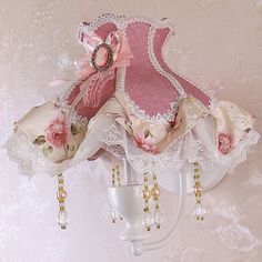 Pink Lamp Shade, Wall Mounted Lamp, Shabby Chic Lamp Shades, Styl Shabby Chic, American Garden, Mia 3, Garden Inspired, Cute Room Decor, Jolie Photo