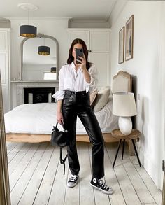 Brown Leather Pants Outfit, Black Leather Pants Outfit, How To Style Leather Pants, Leather Trousers Outfit, Brown Leather Pants, Cute Thanksgiving Outfits, Leather Pants Women