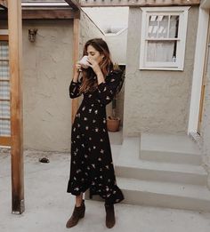 dress + boots Look Vintage, Looks Style, Mode Inspiration, Looks Vintage, Outfits Casuales, Look Fashion, Modest Fashion, Sundress