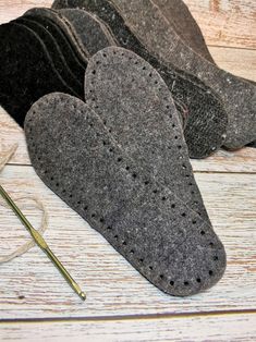 Moisture Repellant Vegan Suitable Felted Sole / Retaining / | Etsy Felted Slippers Pattern, Diy Slippers, Felt Shoes, Modern Crochet Patterns, Winter Slippers, Crochet Winter, Felted Slippers, Slippers Pattern, Kids Slippers