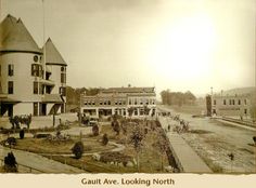 an old black and white photo of some buildings