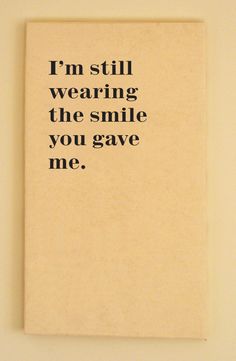 a piece of paper with the words i'm still wearing the smile you gave me