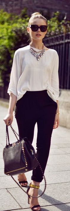 .... Black And White Outfit, Ray Ban Wayfarer, Chique Outfits, Outfit Chic, Ray Ban Aviator, Work Style, Business Outfit