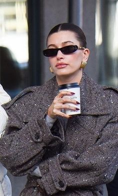 Meg Ryan Fall, Hailey Bieber Street Style, Shade Sunglasses, Hailey Baldwin Street Style, Hayley Bieber, Hailey Baldwin Style, Wife Style, Meg Ryan