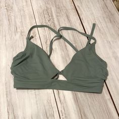 Shade And Shore Underwire Bikini Top From Target. Size 36d. Never Worn Just Tried On A Few Times. Spring Tankini With Built-in Bra And Underwire, Summer Underwire Swimwear With Crisscross Straps, Summer Swimwear With Crisscross Straps And Underwire, Spring Triangle Top Tankini With Built-in Bra, Summer Athletic Swimwear With Crisscross Straps, Stretch Bra For Swimming, Summer Workout Swimwear With Crisscross Straps, Fitted Bra With Crisscross Straps For Yoga, Fitted Yoga Bra With Crisscross Straps