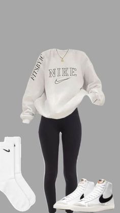 Nice Elegant Outfits, Casual Preppy Outfits Women, Beanie Outfits For Women, Prison Visit Outfit Ideas, Outfits For A Walk, Casual All Black Outfits For Women, What To Wear With Black Leggings, Cute Mom Outfits Comfy Casual, Casual Cozy Outfits