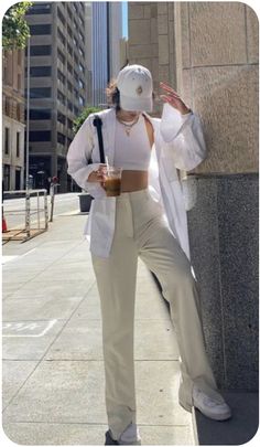 White Pants Outfit Winter, Fall Italy Outfits, Aesthetic Dress Outfit, Minimalistic Outfits, White Pants Outfit, Casual Chic Outfits, Winter Pants Outfit, Italy Outfits, Casual Chic Outfit