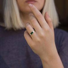 Baguette Engagement Ring, Ring Baguette, Emerald And Diamond Ring, Baguette Ring, Zierlicher Ring, Etsy Gold Ring, Pretty Rings, 14k Gold Ring, Green Gemstones