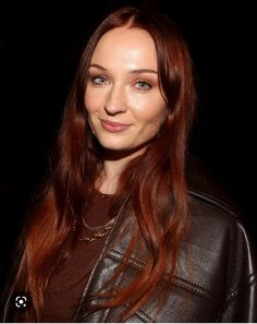 Sansa Stark Hair Color, Sansa Stark Hair, Sofie Turner, Dark Ginger Hair, Red Hair With Bangs, Hair Colour Design, Dark Eyebrows, Brown Eyebrows, Red Hair Inspo