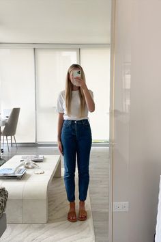 capsule wardrobe, denim and tee, casual chic, effortless outfit, leather sandals, petite denim, everlane denim, Effortless Outfit, Casual Chic, Leather Sandals, Casual Outfits, Sandals, Wardrobe