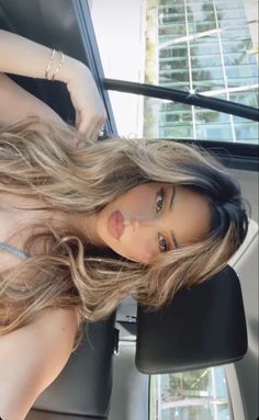 Light Hair Color Ideas For Latinas, Blonde Hair On Latinas, Blonde Latina Hair, Blonde Hair Latina, Hair Color Ideas For Latinas, Hair With Blonde Front Pieces, Blonde Front Pieces, Trendy Brunette Hair