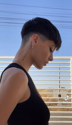 Sides Undercut, Short Hair Tomboy, Short Hair Undercut, Undercut Pixie Haircut, Undercut Pixie