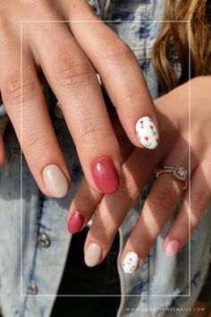 tulip nails designs Tulip Nail Designs, Spring Nails Tulips, Tulip Manicure, Nails With Tulips, Girl Nails