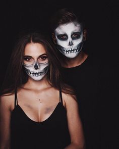 10 seriously spooky influencer Halloween looks | Husskie Casal Halloween, Candy Skull Costume, Halloween Simples, Maquillage Halloween Simple, Zombie Eyes, Halloween Playlist