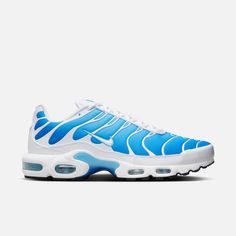 Style No. 852630-411 Color: Battle Blue/Black/White/Blue Gaze The Nike Air Max Plus Men's Shoe keeps the legendary 'Tuned' Air cushioning and energetic design lines of the 1998 original. The shoe's sunset colorways and wavy design lines, inspired by wind-blown beachscapes, garnered a cult-like following that grew into a cultural phenomenon. Nike Air Max Plus Men's Shoes. Ideal Male Body, Wavy Design, Men's Shoe, Nike Air Max Plus, Air Max Plus, Male Body, Blue Man, Air Max, Nike Air Max