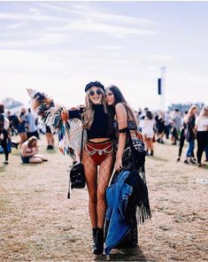 Boho Edm Outfits, Summer Solstice Festival Outfit, Concert Outfit Indie Pop, Eclipse Festival Outfits, Edc Outfits Women, Envision Festival Outfit, Low Key Festival Outfits, Colourful Festival Outfit, Electric Forest Outfit Festival Fashion