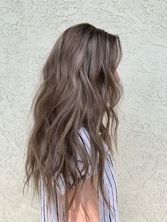 Light Brown Ash Hair With Highlights, Icy Light Brown Hair, Light Smoky Brown Hair, Light Brown Hair With Lowlights Ash, Ashy Brown Hair Colors, Ash Brown Hair Light, Rubio Champignon, Ash Brown With Lowlights, Ashy Cool Tone Brown Hair