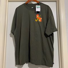 Loose Fit 100% Cotton Nike Orange Crew Neck T-shirt, Green Nike T-shirt For Streetwear, Casual Green Nike T-shirt, Nike Casual Orange Tops, Casual Nike Orange Tops, Casual Orange Nike Tops, Nike Orange Short Sleeve Tops, Shirts Nike, Mens Casual T Shirts