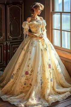 Prewedding Dress, Groom Makeup, Victorian Ball Gowns, Royal Family Fashion, Fairytale Gown, Dress Bridesmaids, Kate And Meghan, Old Fashion Dresses, Pretty Wedding Dresses