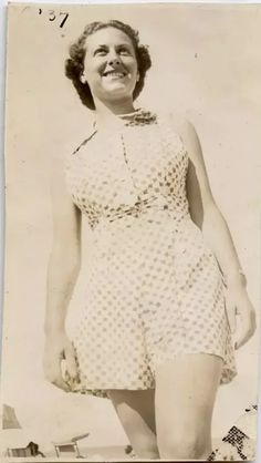 1930s Vintage Photo from 1937 of a young woman wearing a Romper / Playsuit / Shorts in the summer time. Fun 1930s Summer Fashion Inspiration. ==> See the 1920s-1960s Vintage Photos of Men & Women wearing shorts at the Vintage Inn Blog. Fun Vintage Summer Fashion Inspiration. Campus Outfit, Short Playsuit, Style Inspiration Summer, Vintage Style Outfits