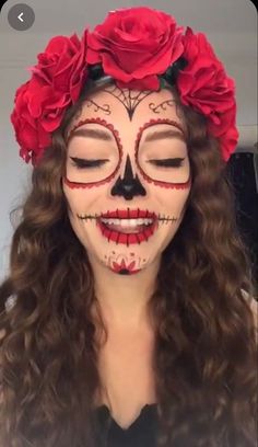 Catrina Costume Diy, Pretty Skull Makeup, Halloween Makeup Skeleton, Makijaż Sugar Skull, Calavera Makeup, Calavera Halloween