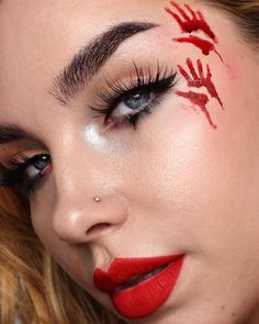 Easy Halloween Makeup Looks, Easy Halloween Makeup Ideas, Quick Makeup Routine, Halloween Makeup Tutorial Easy, Easy Halloween Makeup, Vampire Bride, Hand Makeup