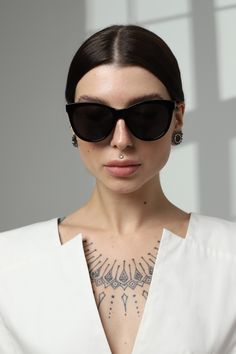 Unique Eyeglasses, Wood Fashion, Black And Black, Stylish Eyeglasses, Cat Eye Sunglasses Women, Sunglasses Women Designer, Classic Sunglasses, Fashion Eyeglasses, Shield Sunglasses