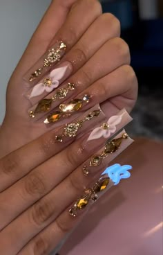 Tiana Quinceanera, Gold Bling Acrylic Nails, Gold Nail Set, Gold Prom Nails, Gold Flake Nails, Y2k Nail, White Nails With Gold, Emerald Nails