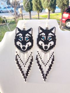 Native American Style Beaded Black Wolf Earrings. 5 inch long and 1 1/2 inch wide. Very nice Gift for the Woman in your life. If you have any Questions, please ask. Thanks for looking Wolf Earrings, Native American Beaded Earrings, Native American Crafts, Diy Jewelry Unique, Native American Beadwork, Native American Style