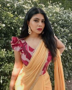 Saree Earrings, Puff Hands, Designer Blouse Back Neck, Green Blouse Designs, Blouse Back Neck Design, Back Neck Design, Blouse Back Neck, My Gym, Gym Tights