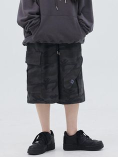 These casual sweat shorts are detailed with Shadow theme logo print and asymmetric cargo pockets. It's cut for maxi length cover the knee and wide fit.- Elasticated drawstring waistband- Two front slash pockets- Asymmetric cargo pockets- Logo print at front and back- Wide fit- Unisex wear Casual Streetwear Cargo Shorts With Pockets, Casual Multi-pocket Cargo Shorts For Streetwear, Baggy Streetwear Shorts With Multiple Pockets, Urban Cargo Shorts With Pockets For Streetwear, Urban Streetwear Cargo Shorts, Baggy Cargo Shorts For Streetwear, Casual Cargo Style Shorts For Streetwear, Casual Cargo Shorts With Side Pockets For Streetwear, Cotton Techwear Shorts With Pockets