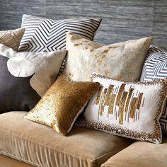 Expertly crafted from premium cowhide, our Metallic Gold Cowhide Pillow adds a chic vibe to your decor and delivers unmatched quality and sheen. Each pillow is a true work of art, made in our tanneries where our skilled artisans handpick the finest Metallic Brazilian hides, ensuring that every pillow features the perfect blend of gold metallic tones, making them the ideal accent for your couch, bed, or favorite chair. Add a Metallic Gold Cowhide Pillow to your collection and explore our complime Gold Accent Pillows, Cowhide Decor, Beige Couch, Luxury Pillows Decorative, Cowhide Pillows, Bantal Sofa, Throw Pillow Inserts, Gold Pillows, Couch Throw Pillows