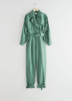 Moderiktiga lyocell/viskosjumpsuits från & Other Stories. Många modeller av turkos Lyocell/Viskos jumpsuits. Produkter för den modemedvetne personen som vill hålla god stil och betala mindre för det. Hög kvalitet och bra priser hos Afound. Male jumpsuits i storlek 36. Färg: Turquoise Turquoise Jumpsuit, Oversized Jumpsuit, Jumpsuit Elegant, Green Jumpsuit, Gathered Sleeves, Oversized Pullover, Long Sleeve Jumpsuit, Jumpsuit Trousers