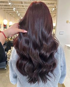 Cherry Cola Red Is The Luxe Hair Color You’ll Be Into This Season Subtle Cherry Red Hair, Dark Cherry Cola Hair Color Brown Skin, Coca Cola Red Hair, Dark Dark Red Hair, Cherry Coke Balayage, Cherry Mocha Hair, Cherry Brown Curly Hair