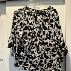 Karl Lagerfeld Size M Black And White Blouse - Never Worn Black Printed Tops For Workwear, Black And White Long Sleeve Tops For Spring, Elegant Black Tops With Floral Print, Elegant Black Floral Print Tops, Spring Workwear Black And White Tops, Black And White Tops For Workwear In Spring, Black And White Tops For Work In Spring, Black And White Tops For Spring Workwear, Chic Black And White Spring Blouse