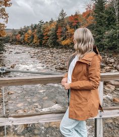 Travel light, Dress right: How to create the ultimate fall travel capsule wardrobe 2023 - Travel Meets Style Roadtrip Outfit Fall, Roadtrip Outfit, Fall Travel Wardrobe, Capsule Wardrobe 2023