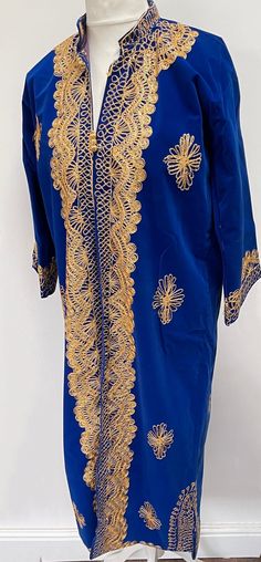 Beautiful loose flowing velvet Ethnic kimono Robe with gold embroidery. Unlined. Measurements: Armpit to armpit 42" Waist 42" Hip 44" Underarm to cuff Sleeve 18" Length 54" SIZE: M New condition ONLY ONE AVAILABLE Approx. 1 week shipping to 🇺🇸 Bohemian Gold Kaftan For Festive Occasions, Traditional Blue Kurta With Gold Embroidery, Festive Gold Bohemian Kaftan, Traditional Ceremonial Thobe With Gold Embroidery, Blue Kurta With Gold Embroidery For Festivals, Gold Kurta With Floral Embroidery In Traditional Drape, Traditional Gold Thobe For Festive Occasions, Bohemian Gold Long Thobe, Blue Traditional Wear With Gold Embroidery