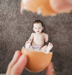 Cracked egg with baby in the middle Monthly Baby Photography, Easter Egg Ideas, Baby Photography Backdrop, Egg Ideas, Egg Photo, Eggs For Baby, Hospital Pictures, Baby Pic