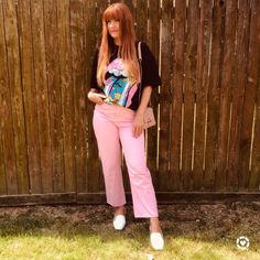 White Slingback Heels, Band Tee Outfits, Graphic Tee Outfit, Tee Outfits, Pink Denim, Slingback Heels, Pants White