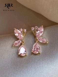 Dainty Pink Jewelry, Pink Earrings Outfit, Pink Jewellery, Butterfly Earrings Gold, Pink Accessories, Diamond Jewelry Designs, Gold Fashion Necklace, Pink Collar, Classy Jewelry