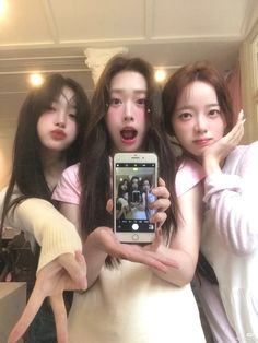 Friendship Photoshoot, Three Girls, Foto Tips, Pic Pose, Cute Selfies Poses, Foto Ideas Instagram