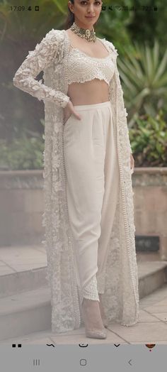 Indian Outfits Modern, Lehenga Designs Simple, Gaun Fashion, Traditional Indian Dress, Kiara Advani, Designer Party Wear Dresses