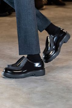 Luggage Sets Cute, Fall 2023 Menswear, 2023 Menswear Fashion Show, Best Shoes For Men, Detail Photos, Menswear Fashion Show, Menswear Fashion, Cozy Fits, Menswear Collection