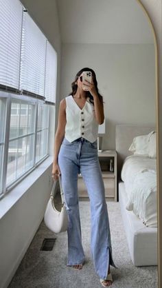 H Body Type Outfits, Office Trendy Outfit, Engagement Party Guest Outfit Casual, Business Casual Plane Outfit, Casual Dinner And Drinks Outfit, Office Outfits Short Women, White Vest And Jeans Outfit, Summer Daytime Outfits, Mid Twenties Outfits Women Summer