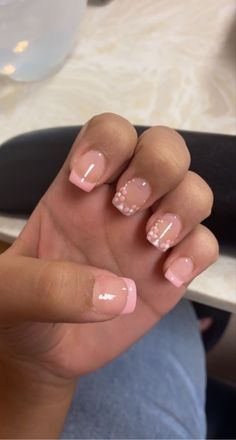 Very Small Acrylic Nails, Nails With Flower Tips, Simple Spring Nails French Tips, Cute French Tip Nails Acrylic With Design, Natural Nails Pink Design, Short Square Flower Acrylic Nails, Cute Nails On Real Nails, Cute Short Nail Sets Pink French, Pink Nails Short With Design