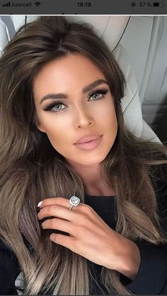 How to Apply Eyeliner – Tips and Ideas Black Eyebrows, Fair Complexion, Hair Color Black, Eternal Beauty, Pinterest Hair, Long Brown Hair, Hair Colours, Adriana Lima, Hair Color Ideas