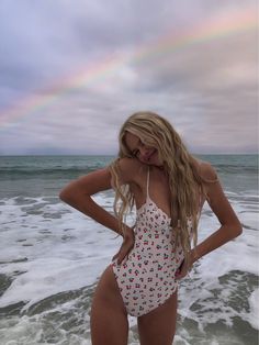 Swimsuit Inspo, Cute Bathing Suits, Cute Swimsuits, Mode Inspo, In The Ocean, City Chic, Mode Inspiration, Beach Girl