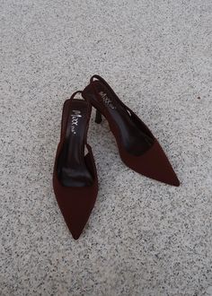 PRODUCT DETAILS: Sling back low heel Pointed toe Color: Mocha Heel height: 2.5" Sizes 6.5-11 available True to size Sling Back Heels, Fashion Capsule Wardrobe, Short Heels, Pointed Heels, Fashion Capsule, My Wife Is, Sling Back, Low Heels, Capsule Wardrobe