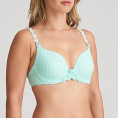 This preformed padded bra is easy to recognize by its heart-shaped cups. You can wear the straps straight, or halter-style for an instant summer feeling (except for the ‘Tiny’ colors). The straight back with a silicone band provides extra support. Miami Mint is a fresh trend color that oozes summer vibes. Spring Push-up Bra With Padded Cups, Summer Full Cup Padded Bra, Elegant Summer Push-up Bra, Summer Full Cup Bra With Removable Pads, Elegant Green Bra With Padded Cups, Mint Shorts, Multiway Bra, Breast Tape Lift, Swimsuit Sale